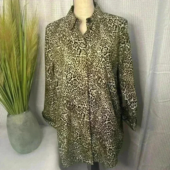 Chico's No-Iron Womens Long Sleeve Button Down Blouse Animal Print 2 Large - Picture 1 of 8